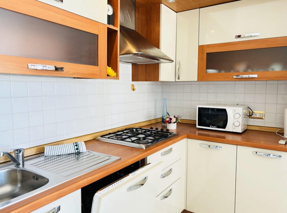 Apartment, 2 Bedrooms, Balcony, City View | Interior