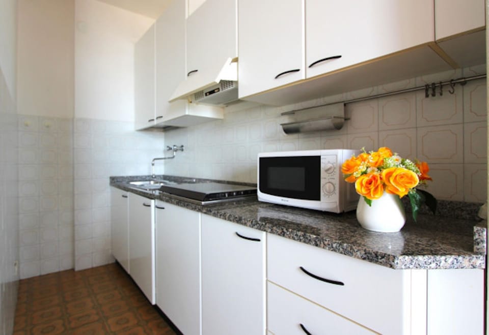 Apartment, 2 Bedrooms, Balcony, Ocean View | Interior