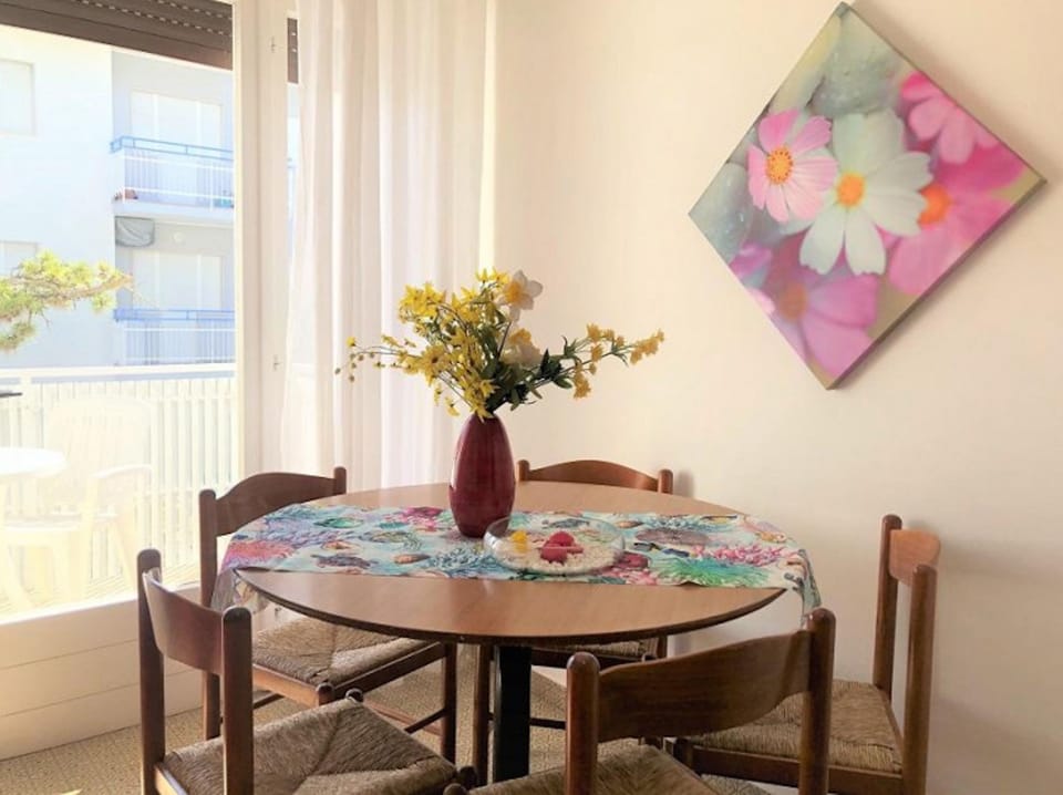 Apartment, 2 Bedrooms, Balcony | Dining room