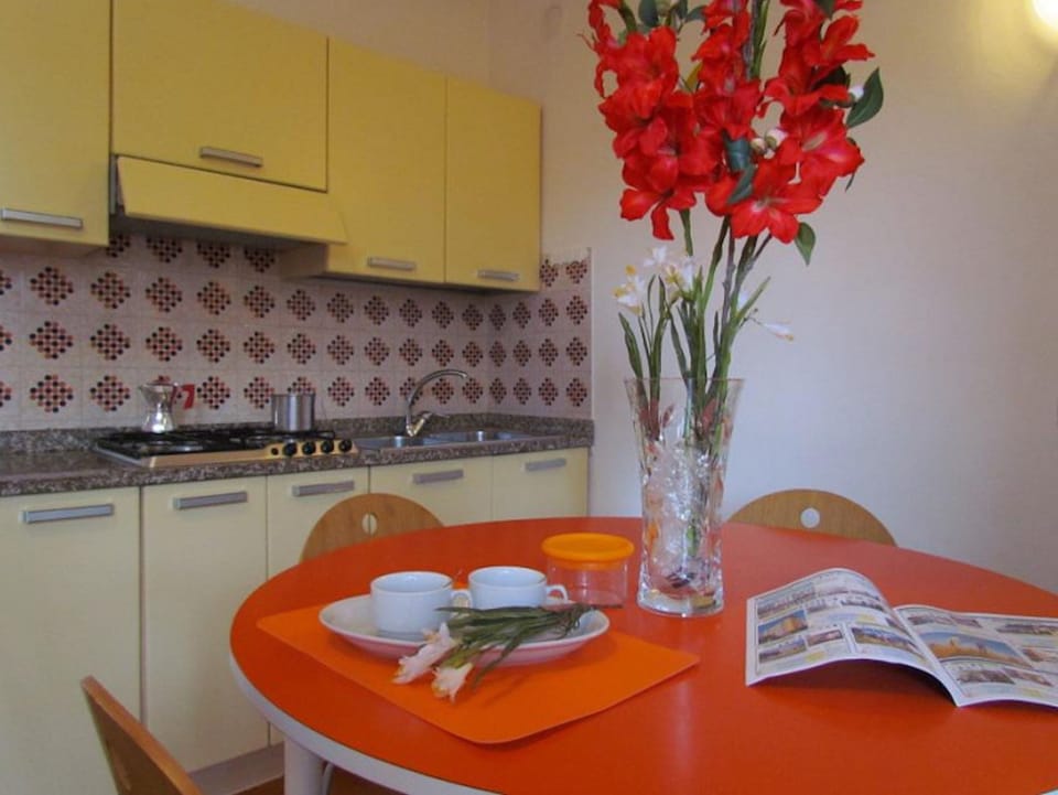Apartment, 2 Bedrooms, Balcony, Pool View | Dining room