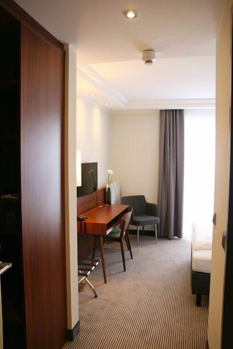 Premium bedding, in-room safe, desk, blackout drapes