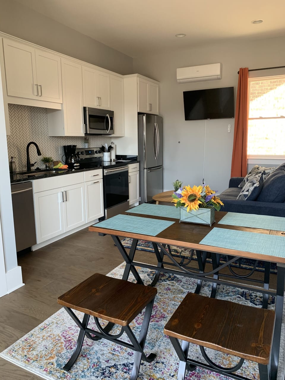 Comfort Townhome | Private kitchen | Fridge, oven, stovetop, dishwasher