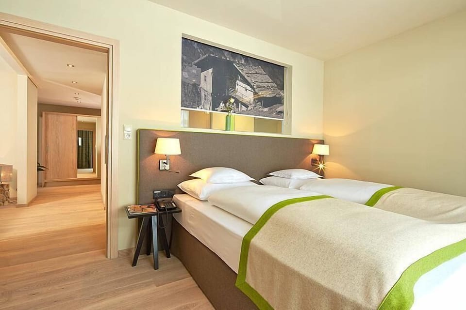 Suite, Balcony, Mountain View | 1 bedroom, premium bedding, pillowtop beds, minibar