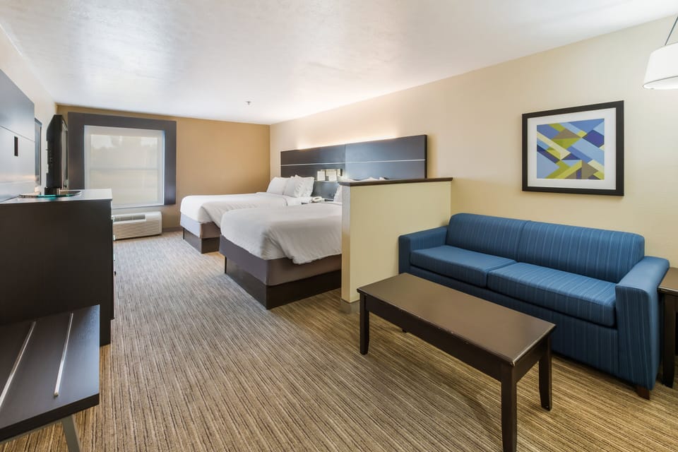 Standard Room, 2 Queen Beds | Room amenity