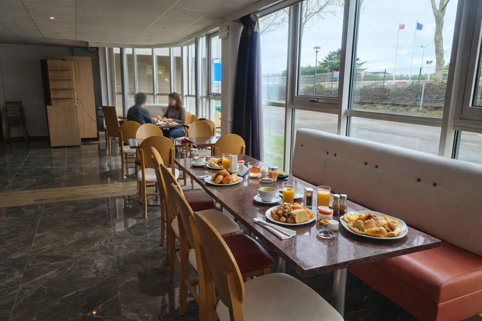 Daily buffet breakfast for a fee