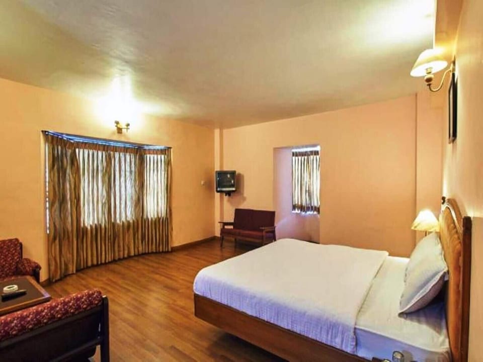 Premium bedding, iron/ironing board, free WiFi, bed sheets
