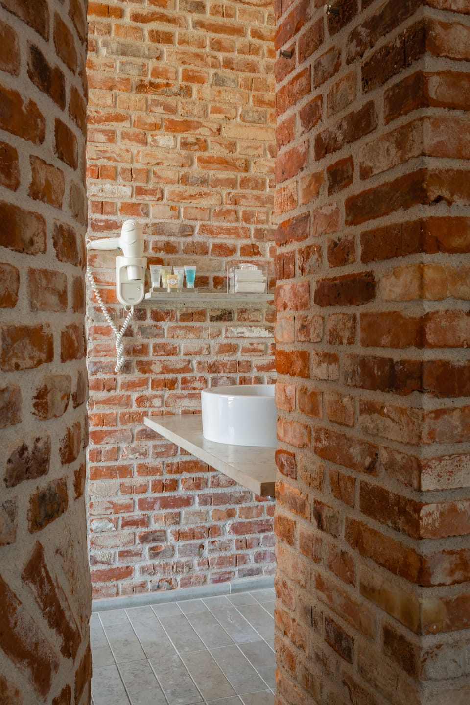 Signature Single Room, 1 Twin Bed | Bathroom | Shower, free toiletries, hair dryer, towels