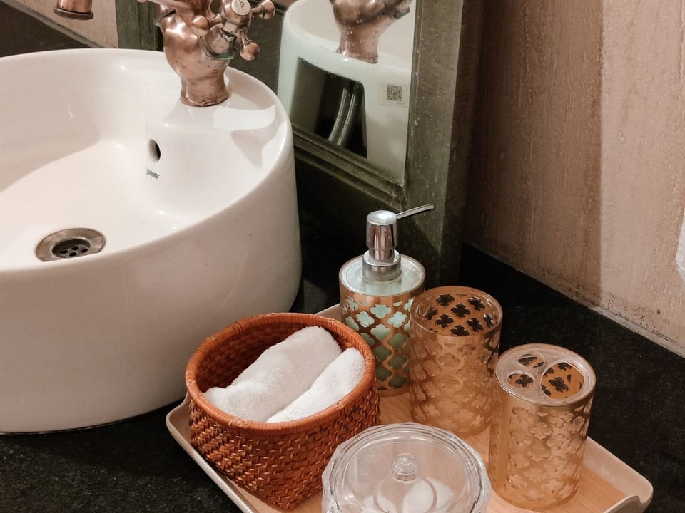 Shower, free toiletries, bidet, soap