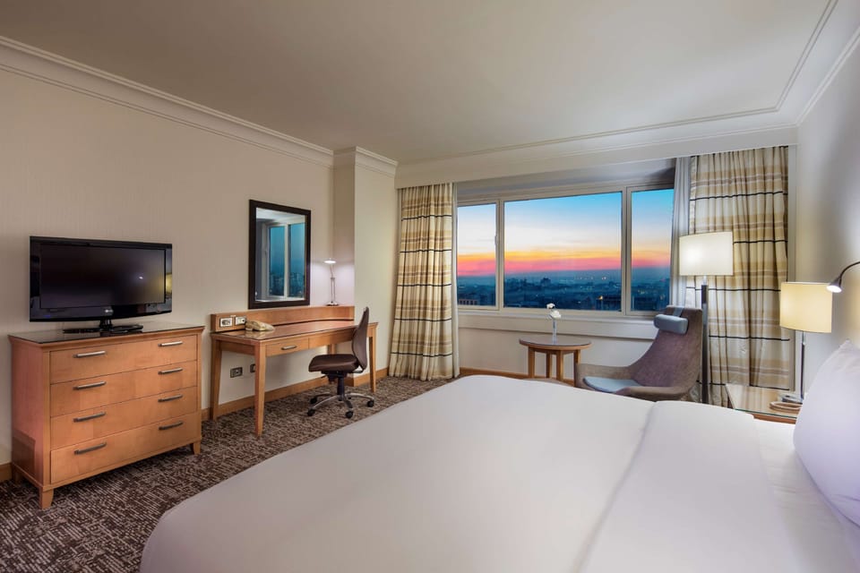 Minibar, in-room safe, desk, laptop workspace