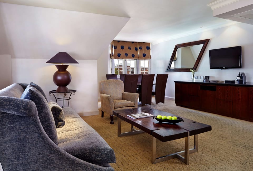 Junior Suite | Premium bedding, in-room safe, desk, iron/ironing board
