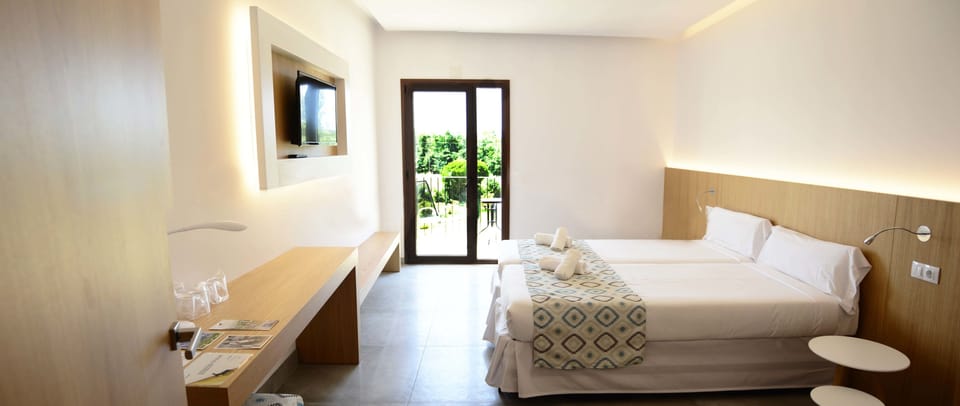Superior Double Room | Minibar, in-room safe, desk, soundproofing