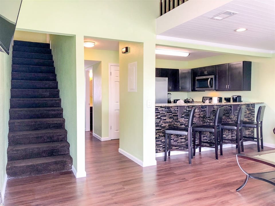 House, 1 Queen Bed with Sofa bed (5218 Beach Dr A) | Private kitchen | Fridge, cookware/dishes/utensils