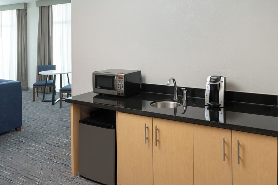 1 bedroom, premium bedding, in-room safe, desk