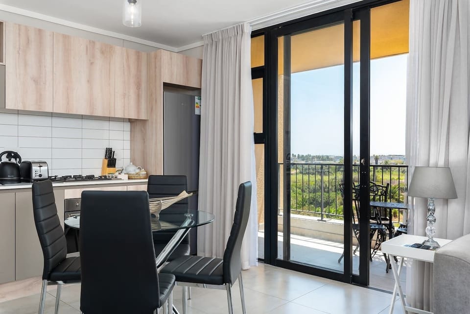 Premier Apartment | Private kitchen | Full-size fridge, microwave, oven, stovetop