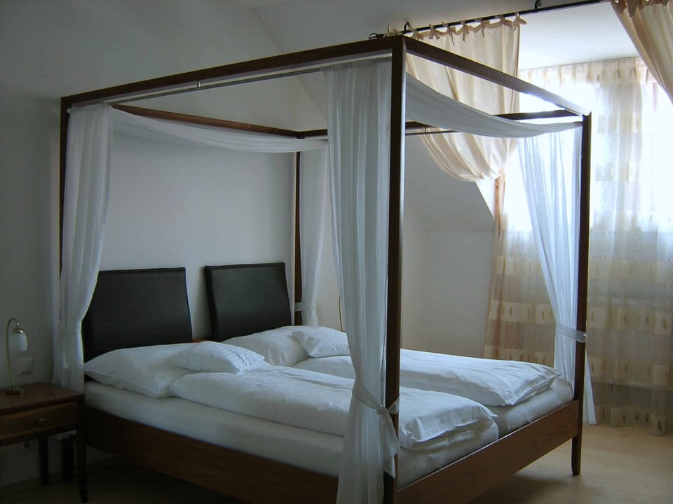 Double Room | Free WiFi, bed sheets