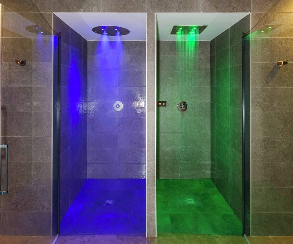 Indoor spa tub
