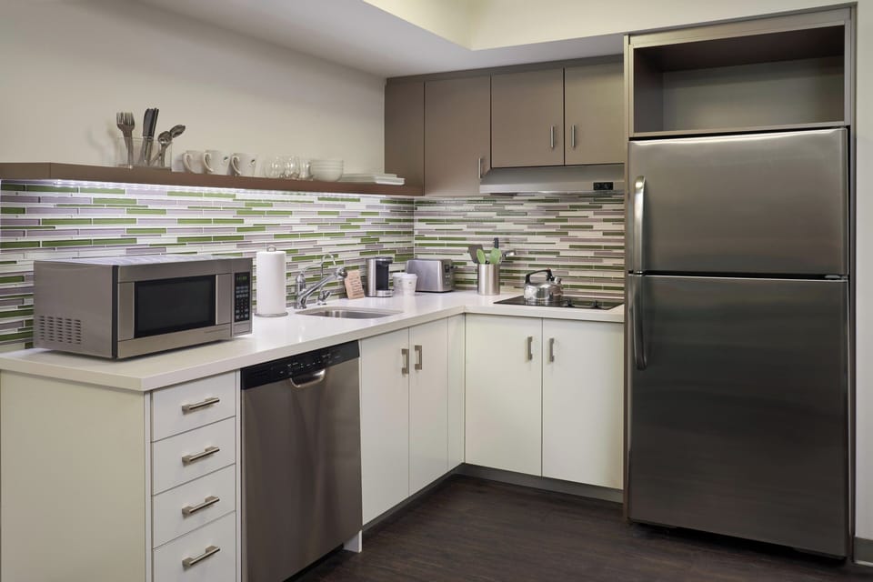 Fridge, microwave, stovetop, dishwasher