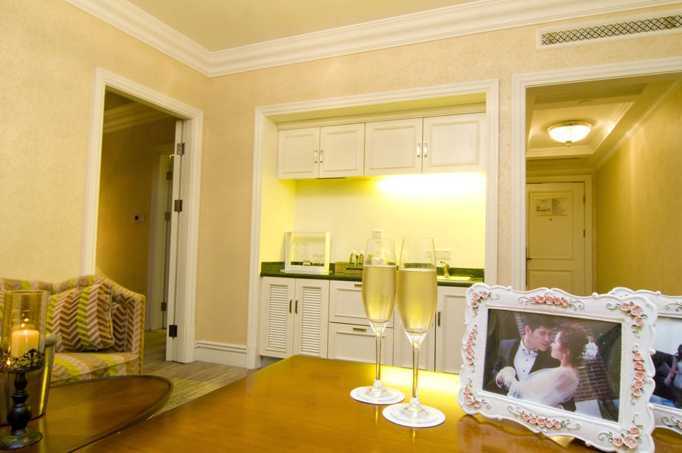 Superior Suite | Premium bedding, down comforters, minibar, in-room safe