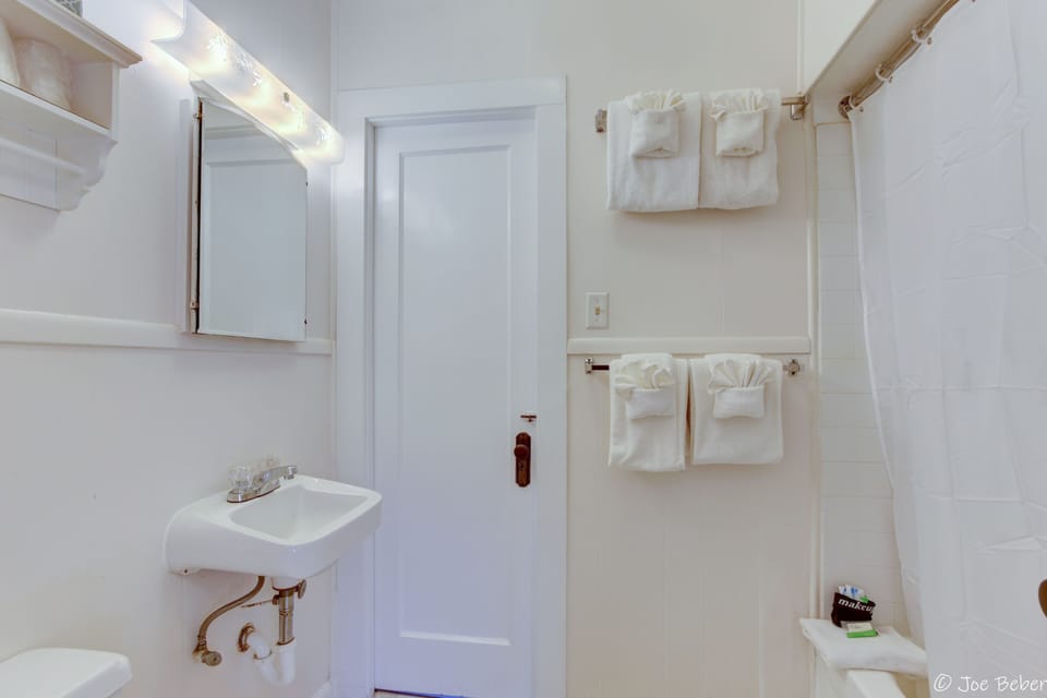 Family Apartment, 2 Bedrooms | Bathroom | Free toiletries, hair dryer, towels, soap