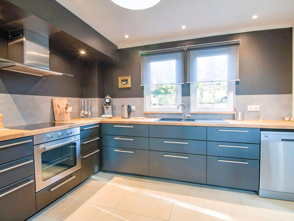 House | Private kitchen | Coffee/tea maker, highchair