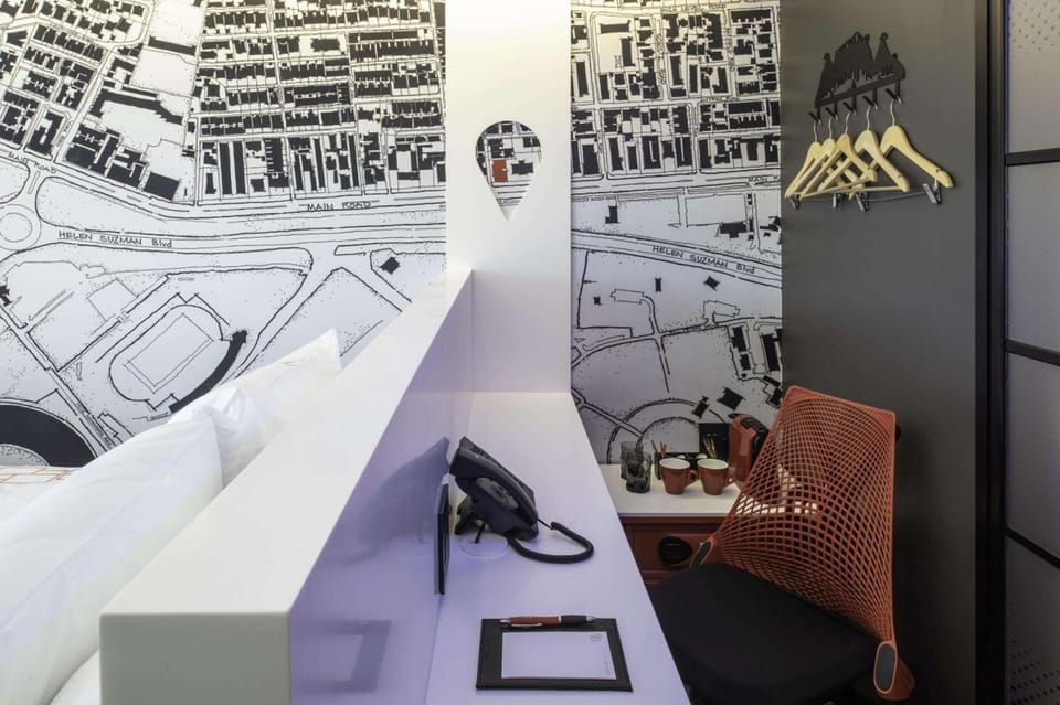 Standard Twin Room | In-room safe, desk, laptop workspace, soundproofing