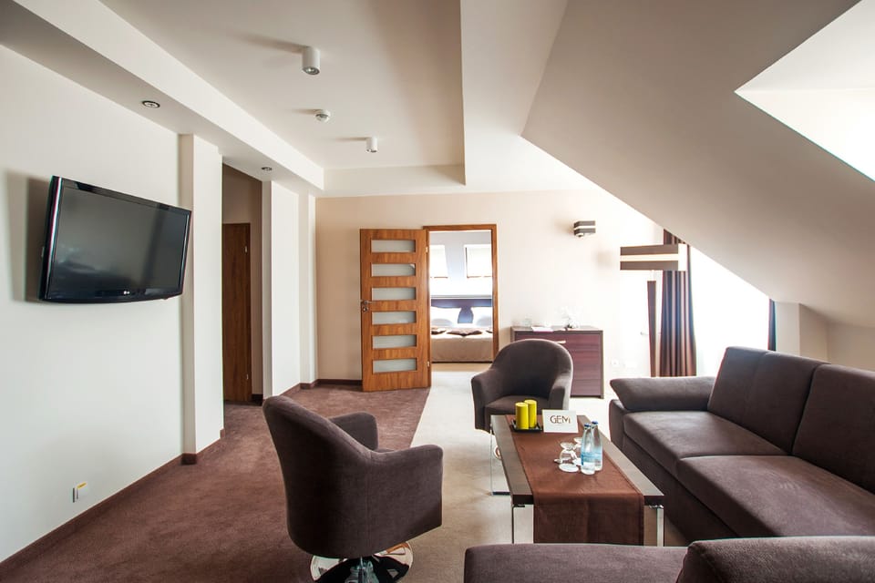 Business Apartment | Living area | 32-inch LCD TV with cable channels, TV
