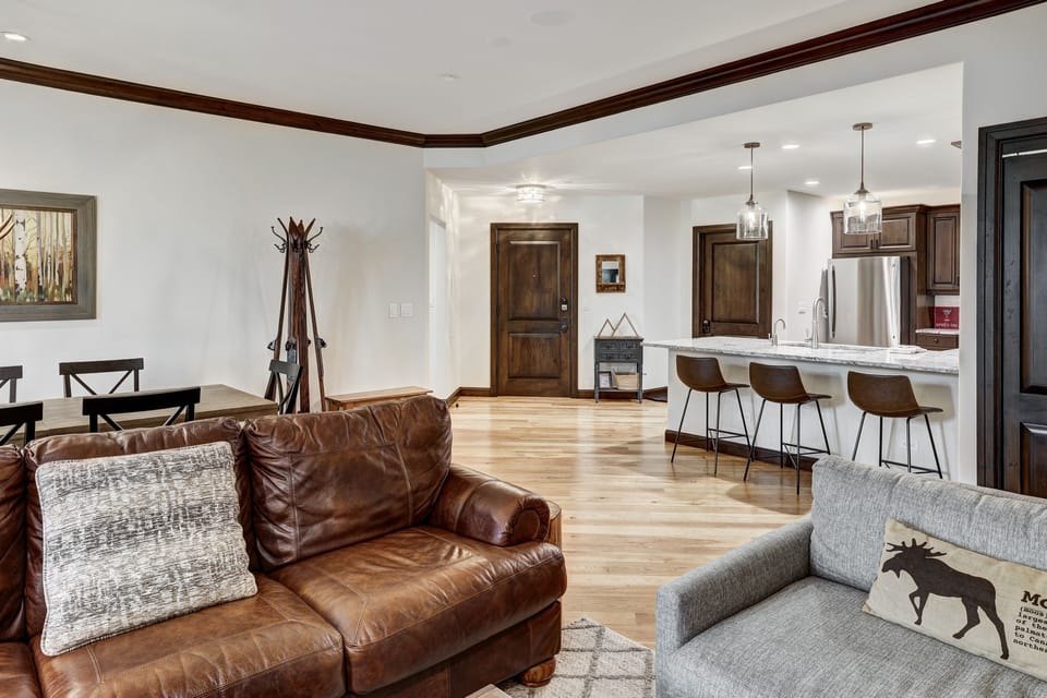 Condo, 3 Bedrooms | Living area | 42-inch flat-screen TV with cable channels, TV