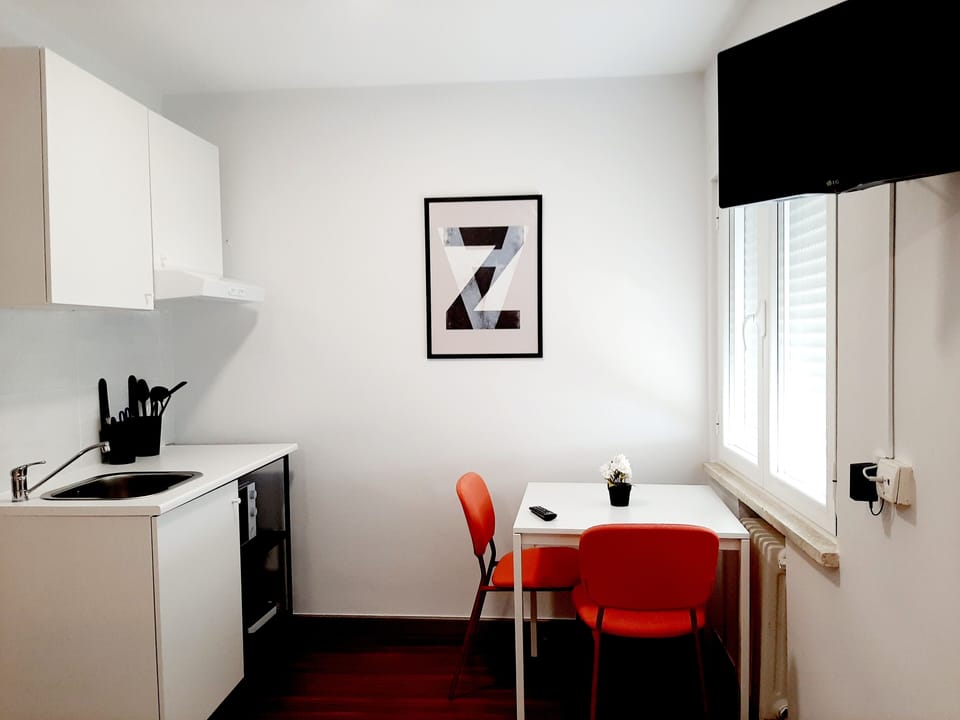 Studio | Premium bedding, down comforters, free WiFi, bed sheets