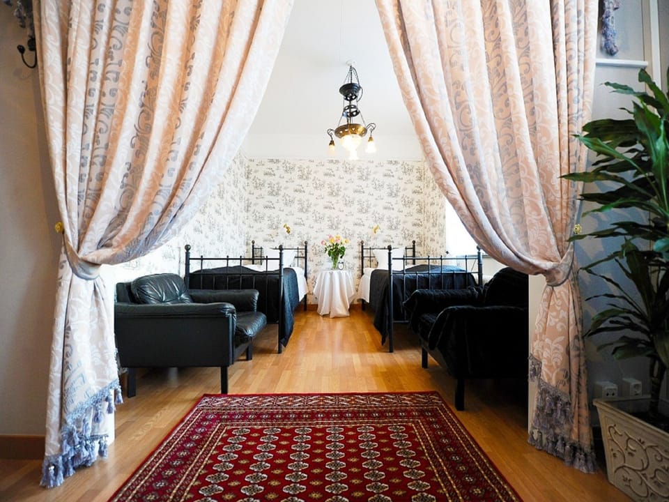 Standard Twin Room, 2 Twin Beds, Non Smoking | Living room | LCD TV