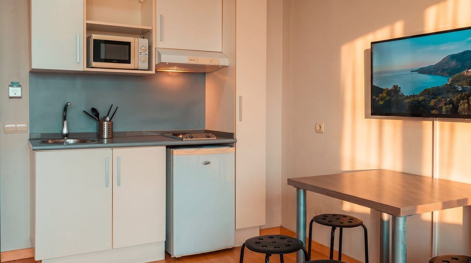 Family Room, Kitchen | Private kitchen