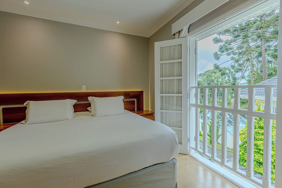 Superior Double Room, Air conditioning | In-room safe, desk, blackout drapes, bed sheets