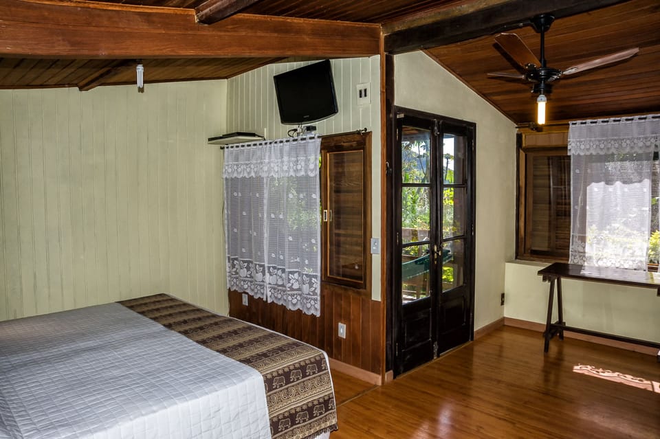 Standard Chalet | Pillowtop beds, minibar