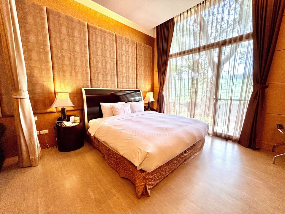 Honeymoon Suite, 1 King Bed (No Pets Allowed) | Premium bedding, down comforters, desk, blackout drapes