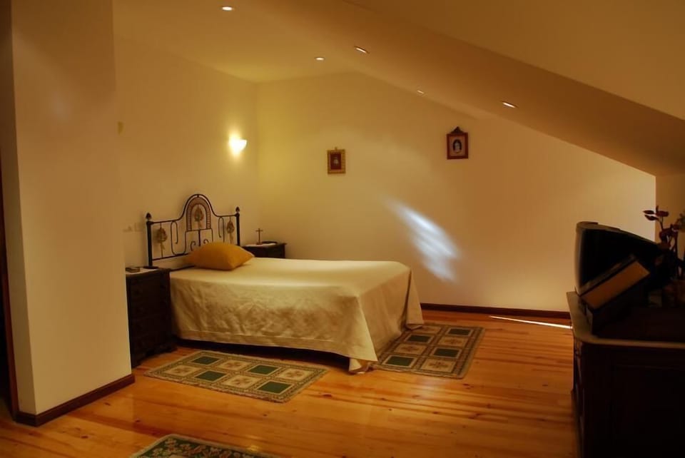 Standard Double Room, 1 Double Bed | Down comforters, individually decorated, individually furnished, desk