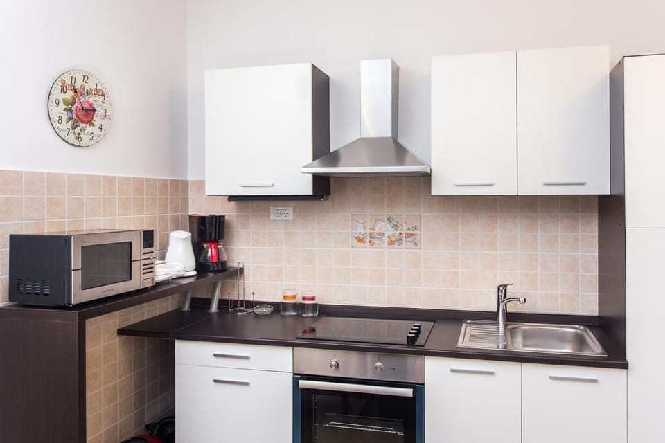 Apartment (One Bedroom Apartment) | Private kitchen | Fridge