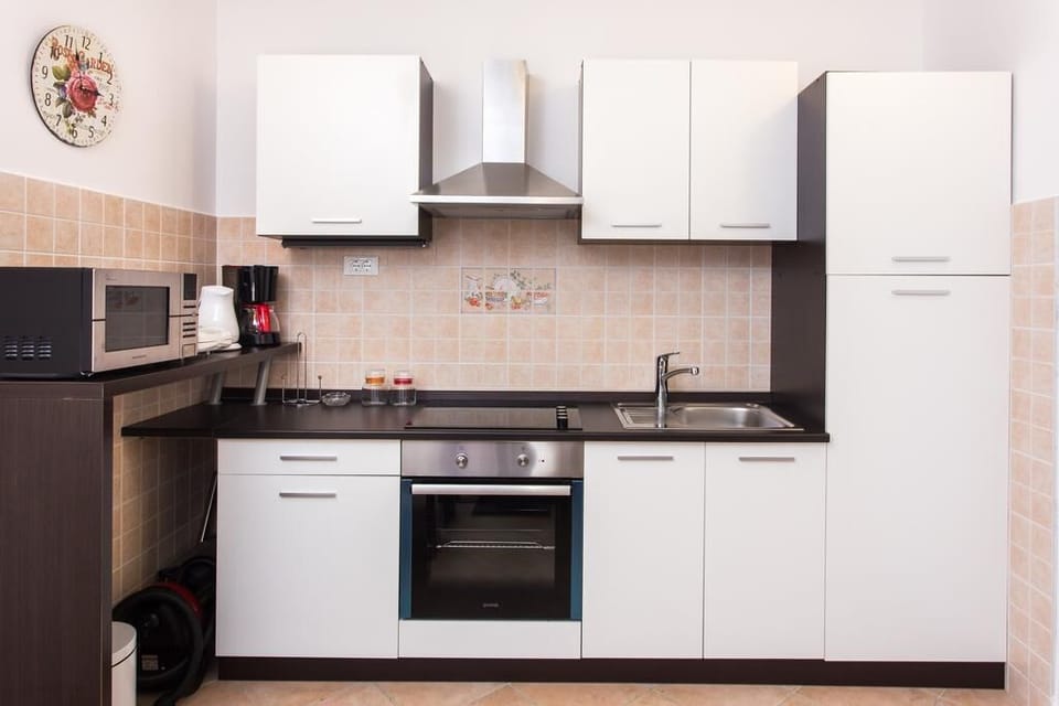 Apartment (One Bedroom Apartment) | Private kitchen | Fridge