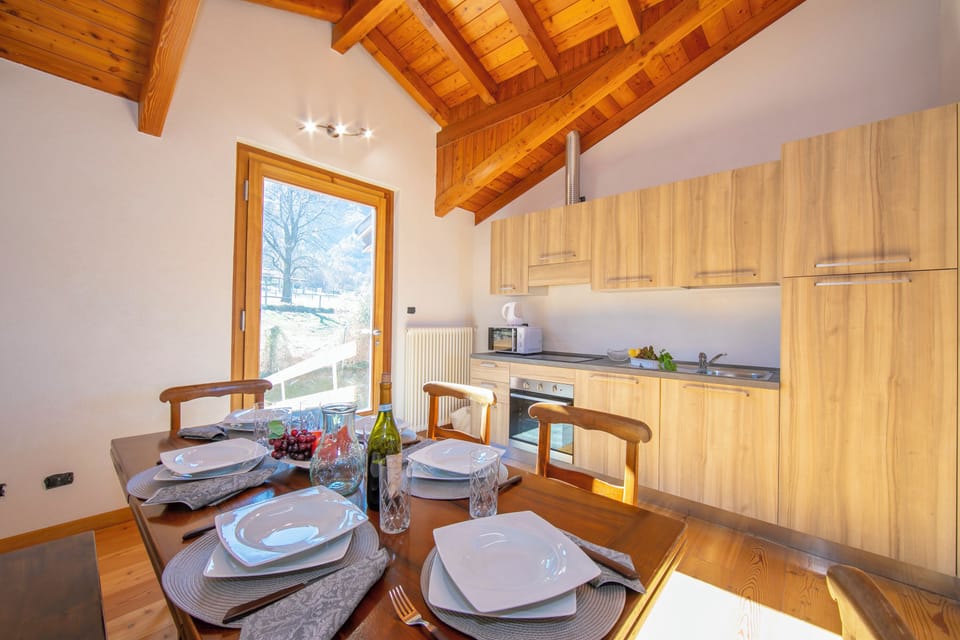 Family Villa, 6 Bedrooms, 2 Bathrooms, Mountainside (Villa Giorgia Lake View Villa with) | Dining