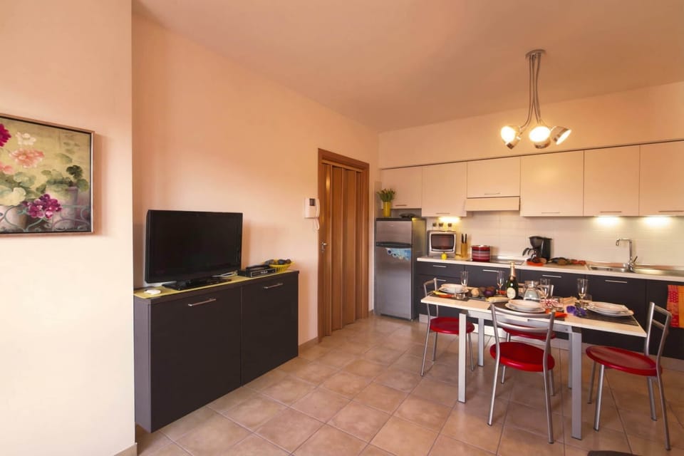 Family Apartment, 1 Bedroom, Balcony, Lakeside (Casa Fiorita Pool and Lake) | Private kitchen | Microwave, stovetop, toaster, cookware/dishes/utensils