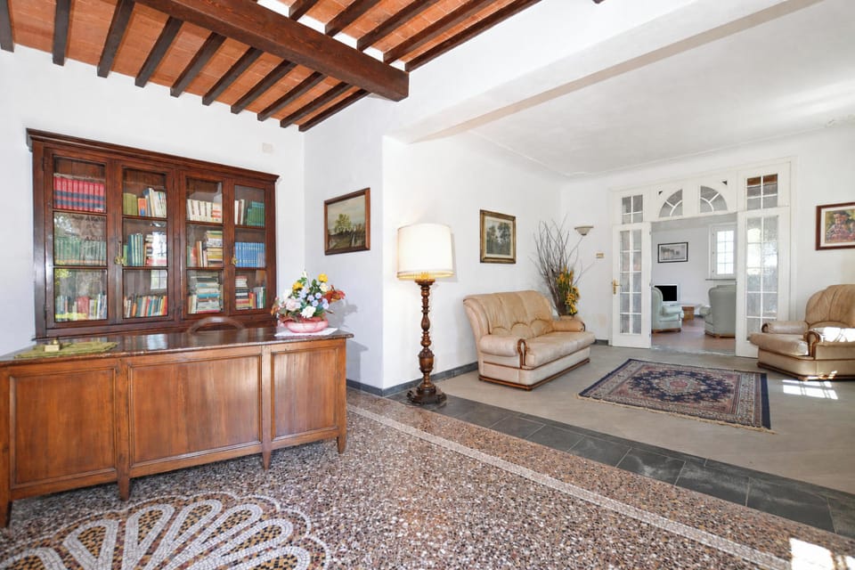 Family Villa, 4 Bedrooms, Fireplace, Mountainside (Tenuta Santa Colomba) | Lobby