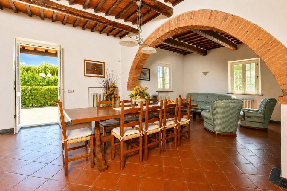 Family Villa, 4 Bedrooms, Fireplace, Mountainside (Tenuta Santa Colomba) | Dining