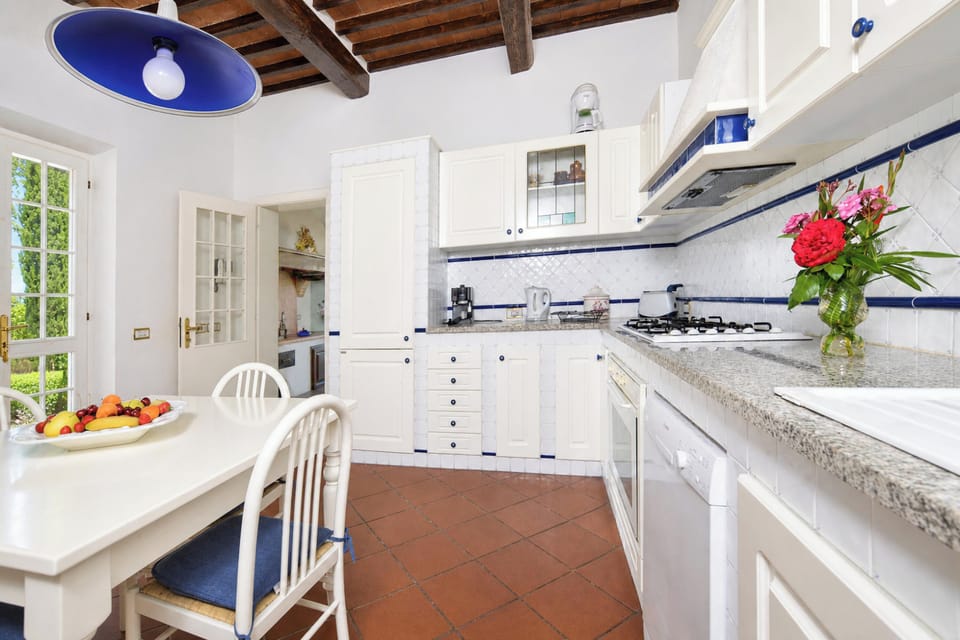 Family Villa, 4 Bedrooms, Fireplace, Mountainside (Tenuta Santa Colomba) | Private kitchen | Highchair