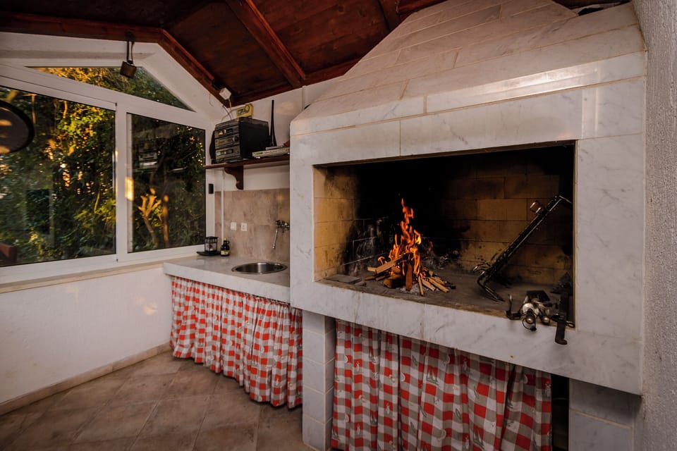 Villa (Four Bedroom Villa with Terrace and S) | BBQ/picnic area
