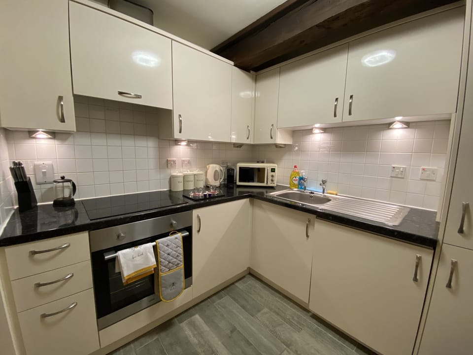 Apartment, Accessible, Private Bathroom | Private kitchen