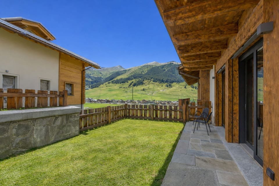 Family Apartment, 2 Bedrooms, Microwave (Casa Giardino Ski in - Ski out 100m) | Terrace/patio