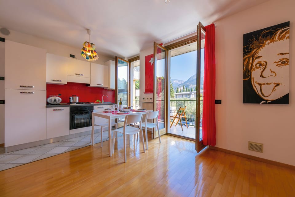 Family Apartment, Multiple Bedrooms (Claz House) | Private kitchen | Fridge, microwave, oven, stovetop