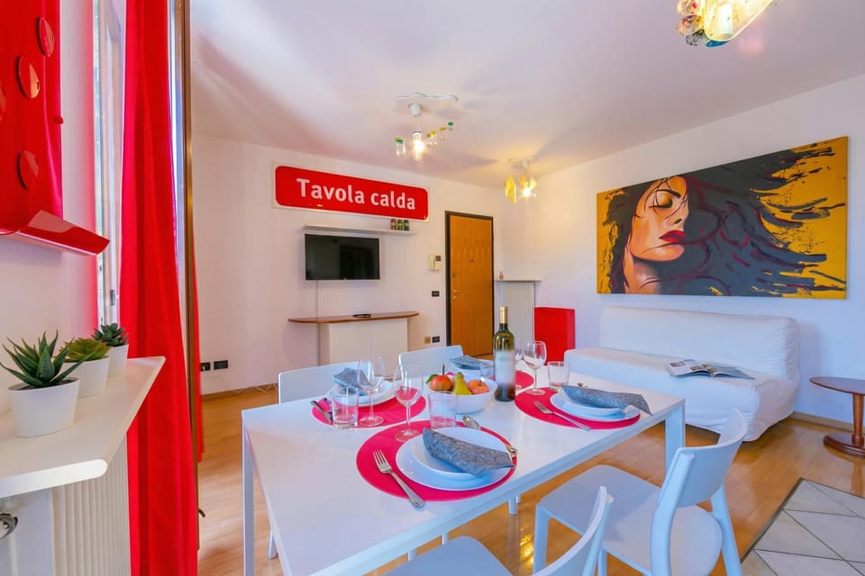 Family Apartment, 1 Bedroom, Balcony (Claz House 500m to Lake Garda) | Dining