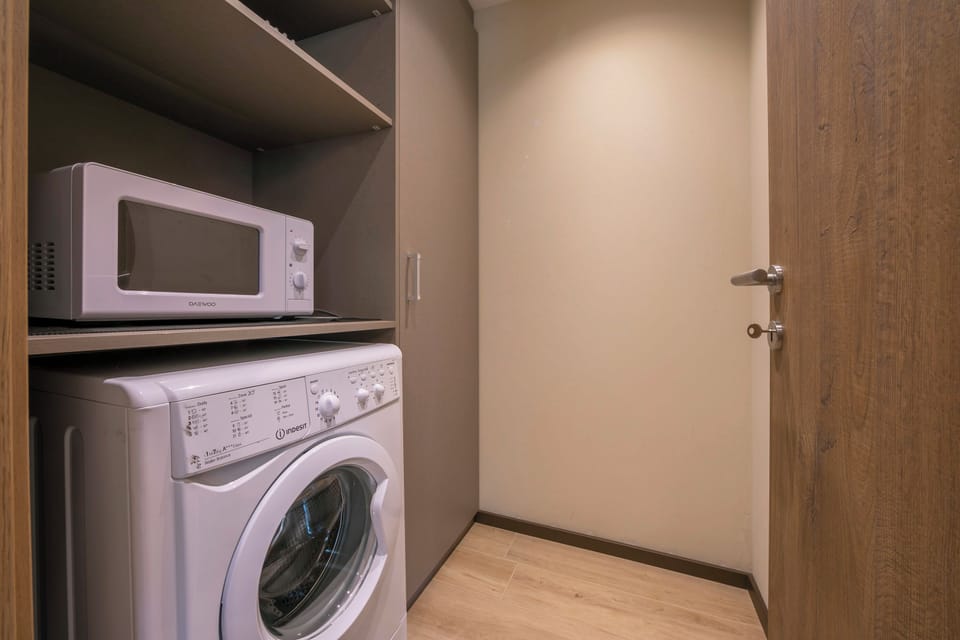 Family Apartment, 2 Bedrooms, Microwave (Casa Luminosa Ski in -Ski out 100m) | Interior