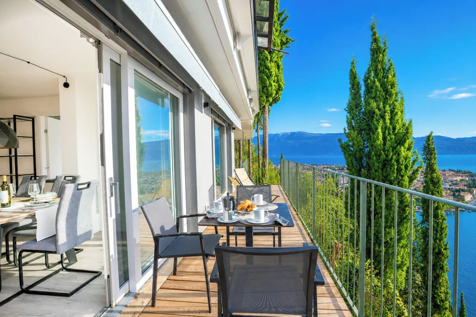 Standard Apartment, 3 Bedrooms, 2 Bathrooms, Mountainside (Rustichel fantastic Lake View) | Outdoor dining