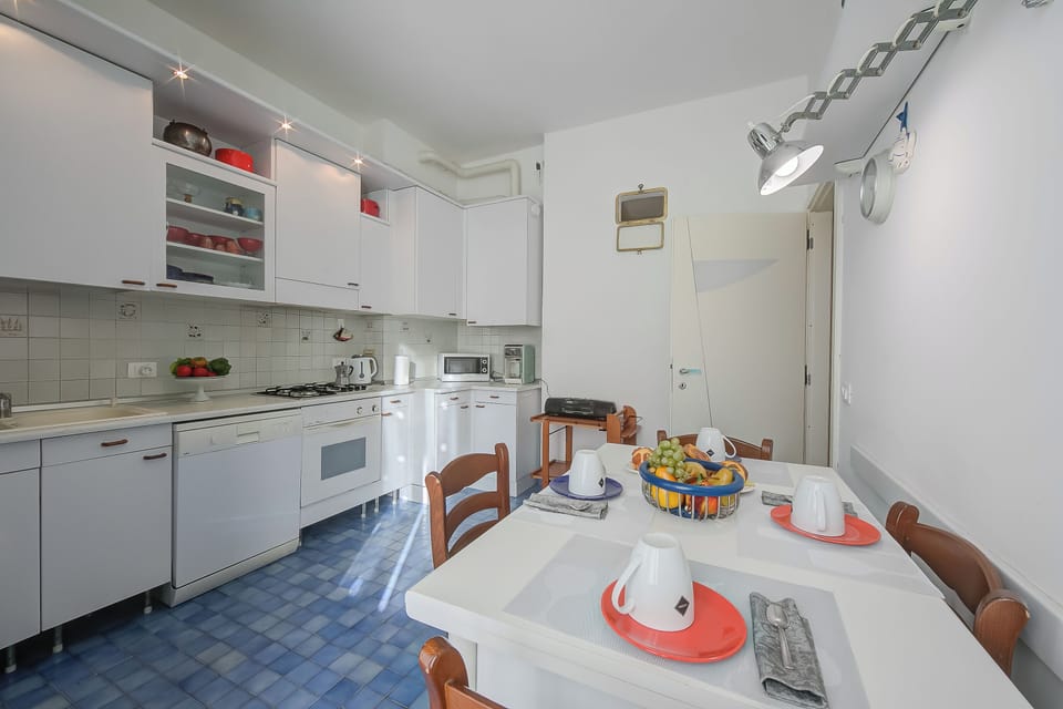 Family Apartment, 2 Bedrooms, 2 Bathrooms, Sea Facing (Sunrise Apartment Seaview) | Private kitchen | Dining tables