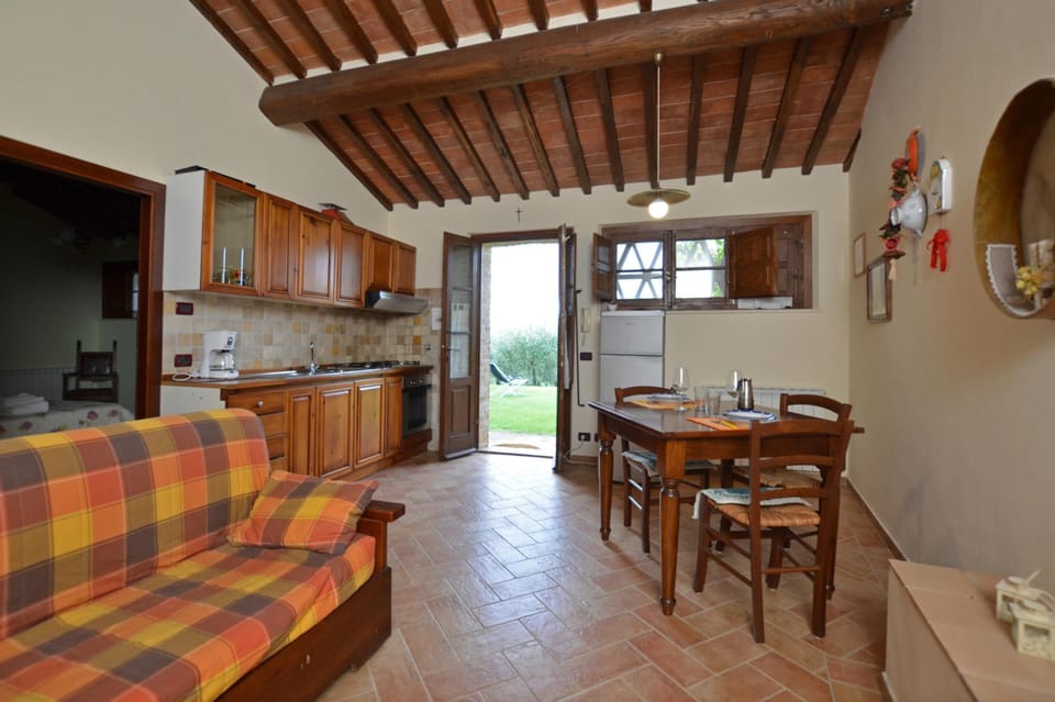 Family House, Multiple Bedrooms, Mountainside (Betulla C) | Living area | 21-inch TV with satellite channels
